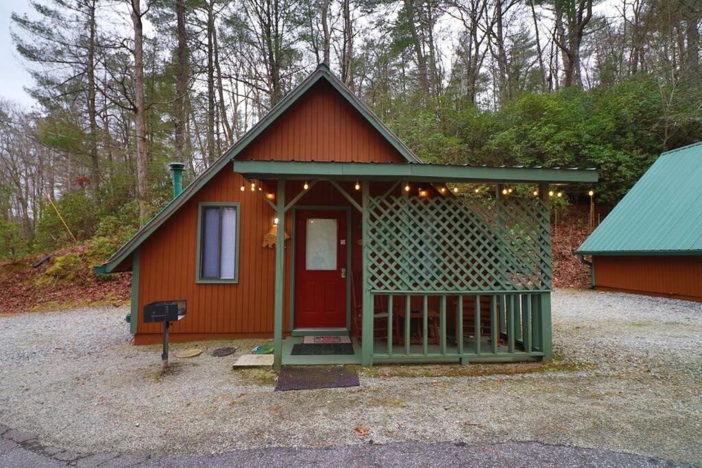 Cute Updated Mountain Cabin Fireplace #3 ヘレン エクステリア 写真